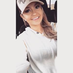 Meet your Posher, Courtney